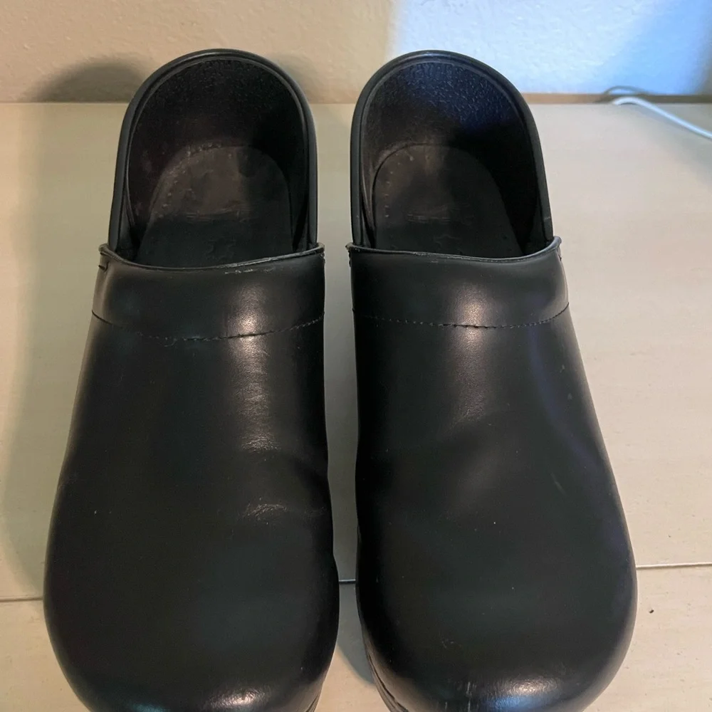 Dansko Women’s Clogs Black - Picture 3 of 6